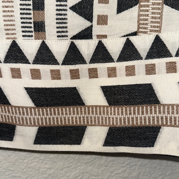 Banana Republic Black and White Geometric Blouse - Picture 3 of 8